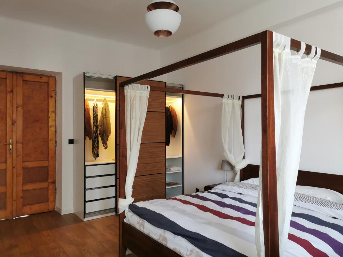 Designer Apartment 110M2 With King Size Beds & Equipped Kitchen Krakow Bagian luar foto